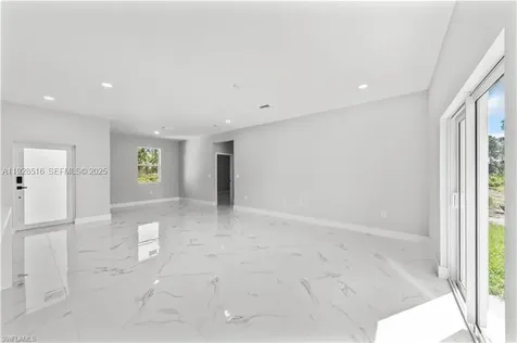 1110 Garibaldi Sst E Lehigh Acres FL 33974