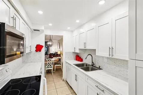 2900 NW 48th Terrace Lauderdale Lakes FL 33313