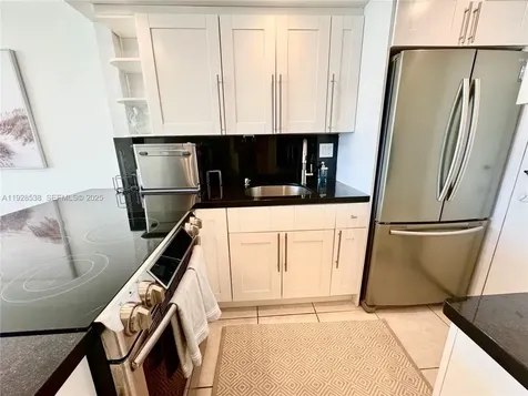2899 Collins Avenue Miami Beach FL 33140