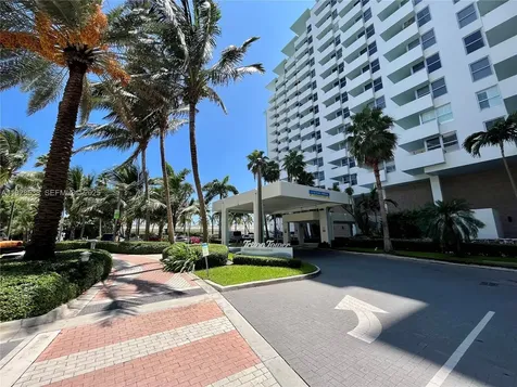 2899 Collins Avenue Miami Beach FL 33140