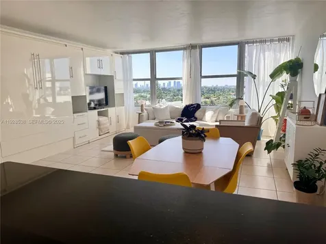 2899 Collins Avenue Miami Beach FL 33140