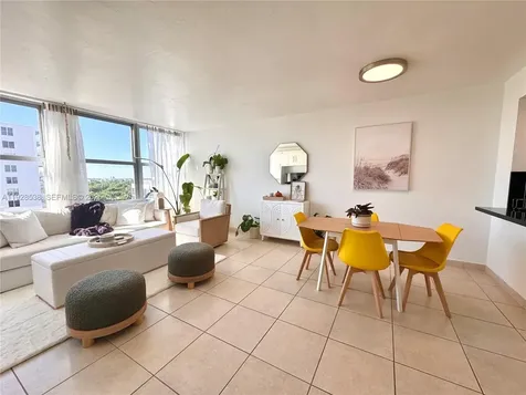 2899 Collins Avenue Miami Beach FL 33140