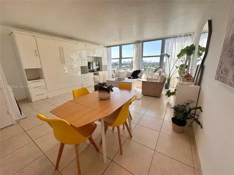 2899 Collins Avenue Miami Beach FL 33140