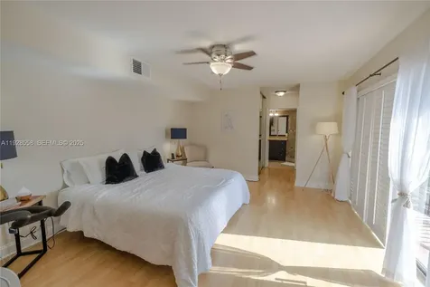 11006 N Harmony Lake Circle Davie FL 33324