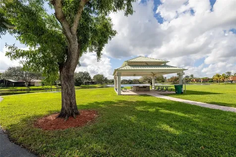 11006 N Harmony Lake Circle Davie FL 33324