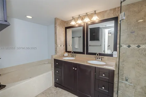 11006 N Harmony Lake Circle Davie FL 33324