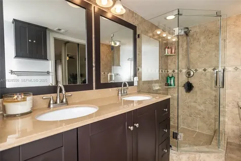 11006 N Harmony Lake Circle Davie FL 33324