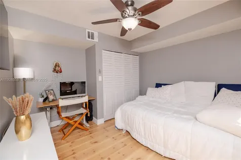 11006 N Harmony Lake Circle Davie FL 33324