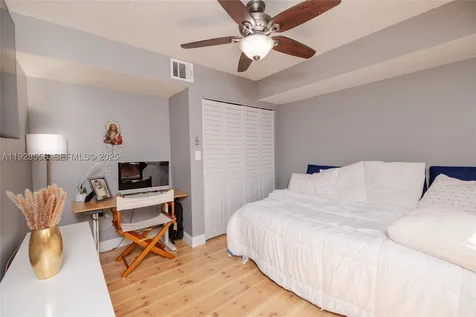 11006 N Harmony Lake Circle Davie FL 33324