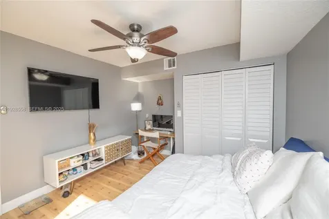 11006 N Harmony Lake Circle Davie FL 33324
