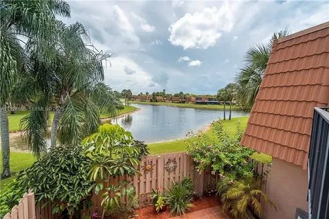11006 N Harmony Lake Circle Davie FL 33324