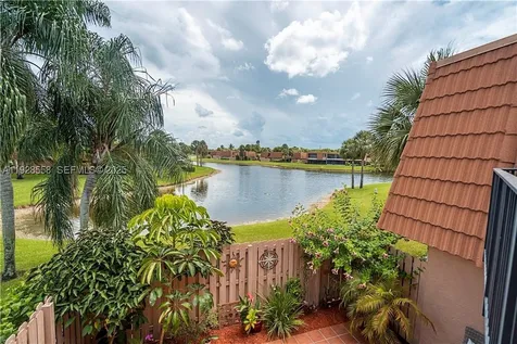 11006 N Harmony Lake Circle Davie FL 33324