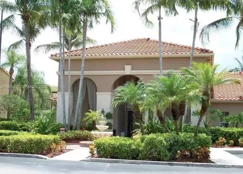 18324 NW 68 Hialeah FL 33015