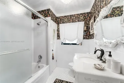 550 W 51st Street Miami Beach FL 33140