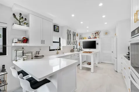 550 W 51st Street Miami Beach FL 33140