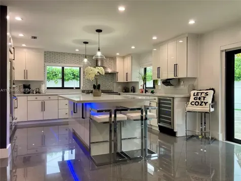 7524 Mutiny Avenue North Bay Village FL 33141