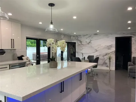 7524 Mutiny Avenue North Bay Village FL 33141