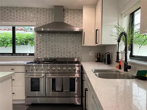 7524 Mutiny Avenue North Bay Village FL 33141