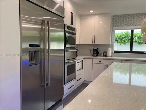 7524 Mutiny Avenue North Bay Village FL 33141