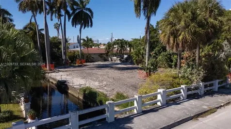 848 NW 18th Avenue Miami FL 33125