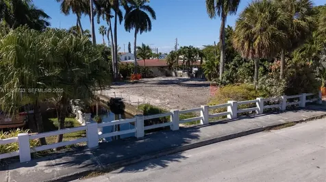848 NW 18th Avenue Miami FL 33125