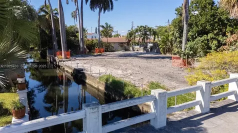 848 NW 18th Avenue Miami FL 33125