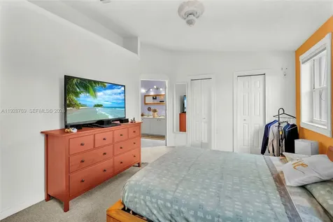 113 NW 73rd Terrace Plantation FL 33317