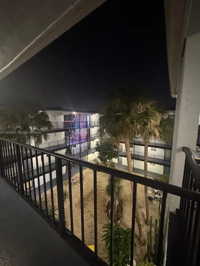 2800 Someset Drive Lauderdale Lakes FL 33311