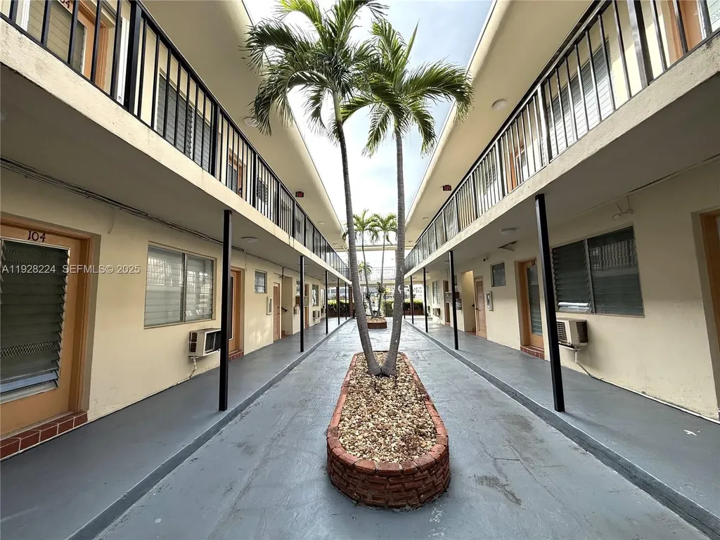 6885 Byron Avenue Miami Beach FL 33141