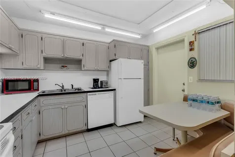 215 SE 3rd Avenue Hallandale Beach FL 33009