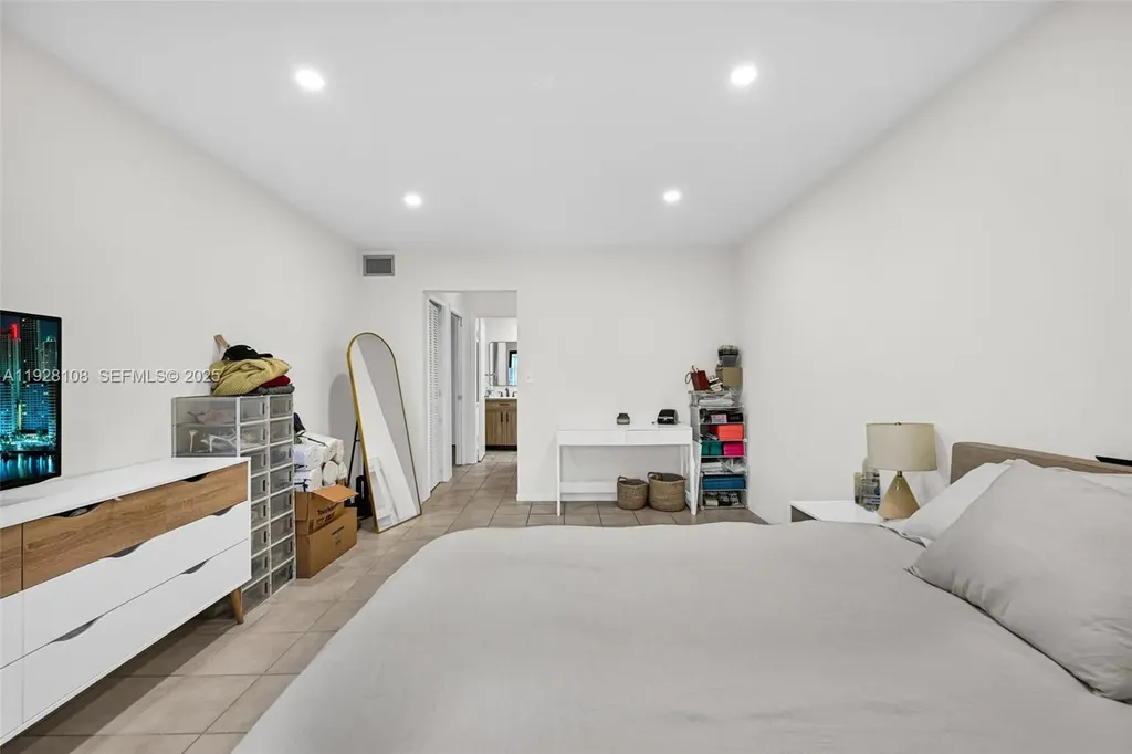 4020 N Hills Drive Hollywood FL 33021