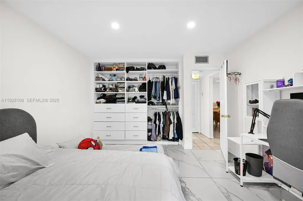 4020 N Hills Drive Hollywood FL 33021