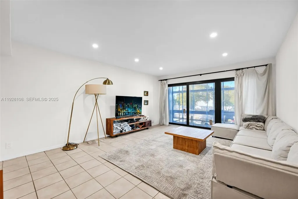 4020 N Hills Drive Hollywood FL 33021