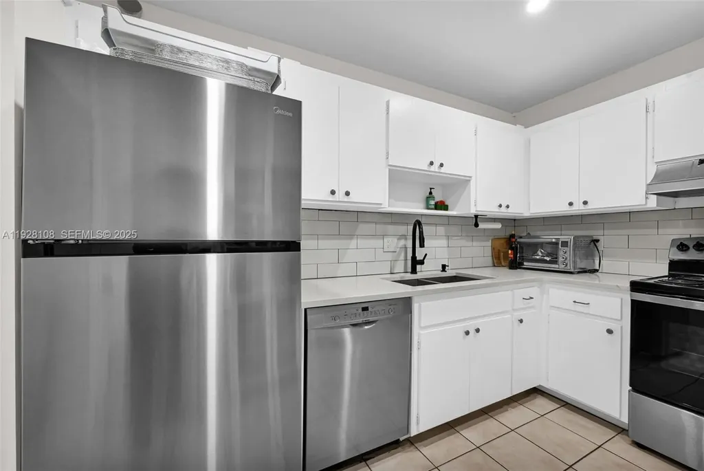 4020 N Hills Drive Hollywood FL 33021