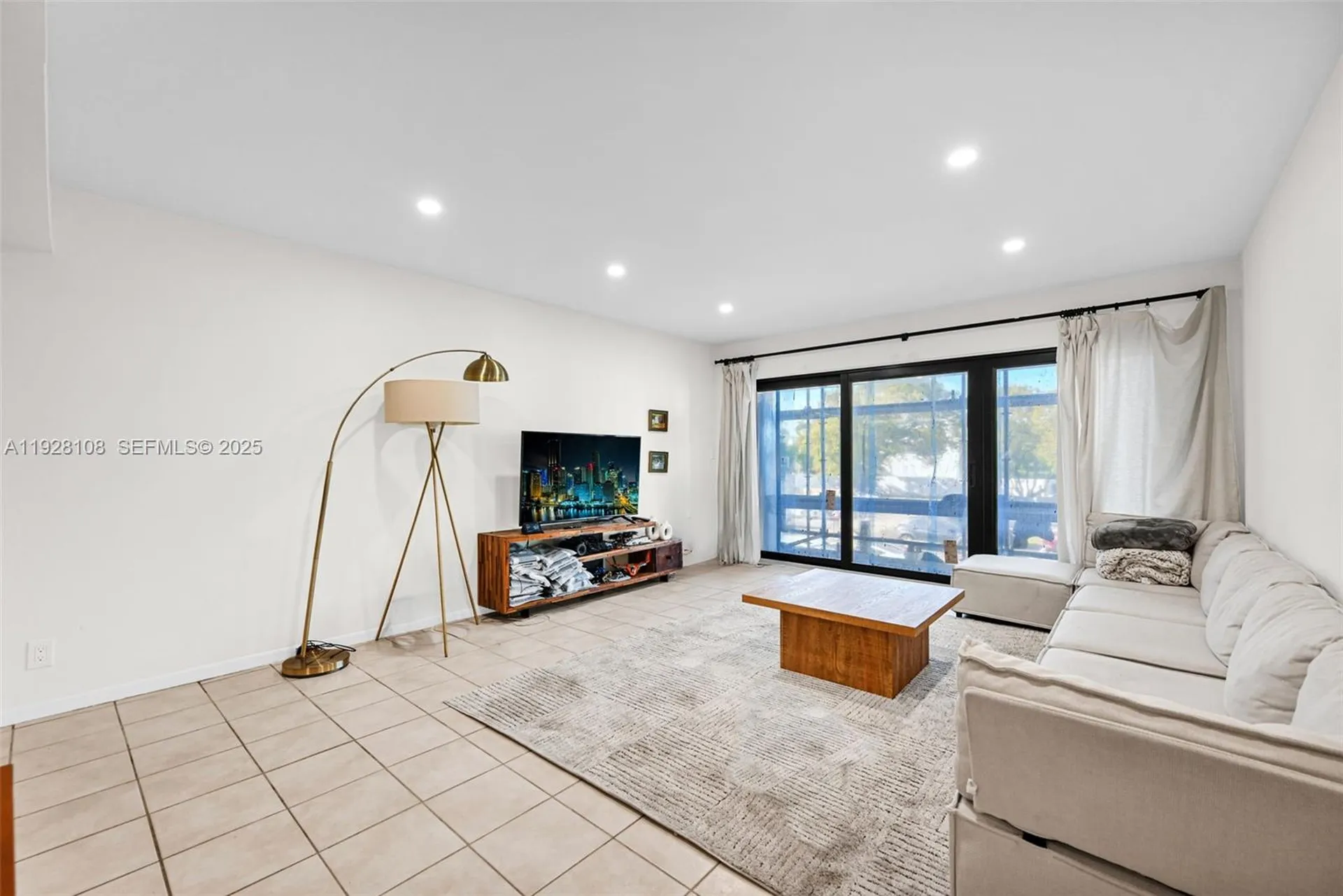 4020 N Hills Drive Hollywood FL 33021
