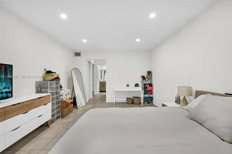 4020 N Hills Drive Hollywood FL 33021