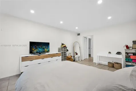 4020 N Hills Drive Hollywood FL 33021