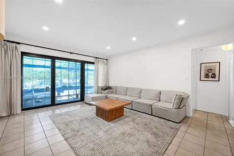 4020 N Hills Drive Hollywood FL 33021