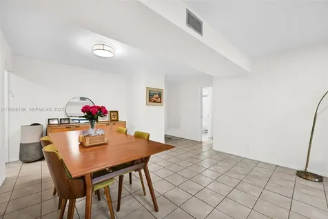 4020 N Hills Drive Hollywood FL 33021
