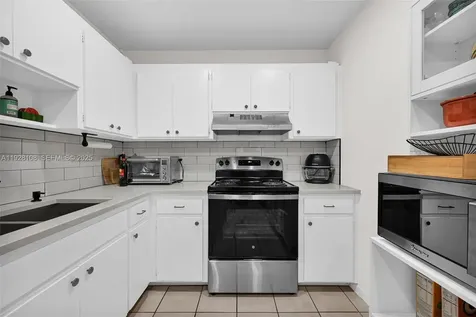 4020 N Hills Drive Hollywood FL 33021