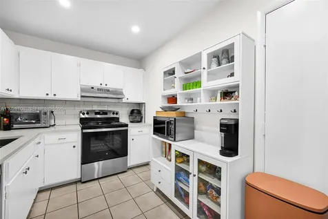 4020 N Hills Drive Hollywood FL 33021