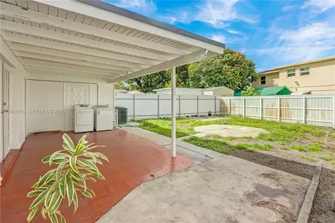 1540 E 8th Court Hialeah FL 33010