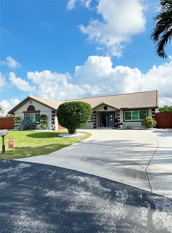 15500 Carriage Court Davie FL 33331