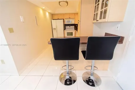 1621 Collins Miami Beach FL 33139