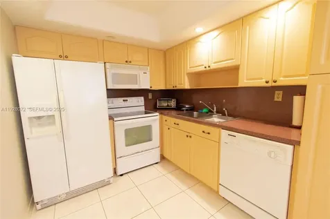 1621 Collins Miami Beach FL 33139