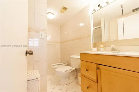 1621 Collins Miami Beach FL 33139