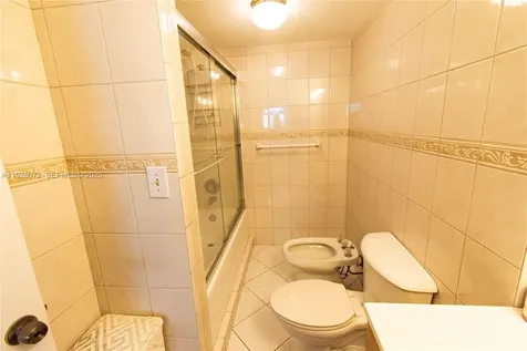 1621 Collins Miami Beach FL 33139