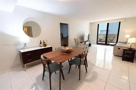 1621 Collins Miami Beach FL 33139