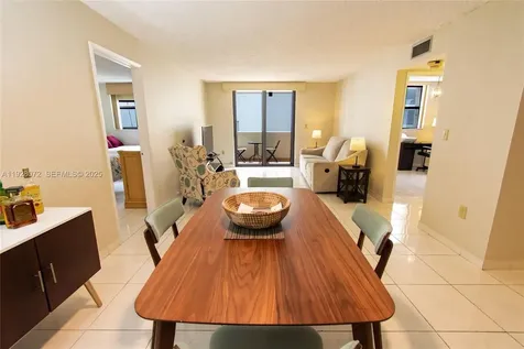 1621 Collins Miami Beach FL 33139
