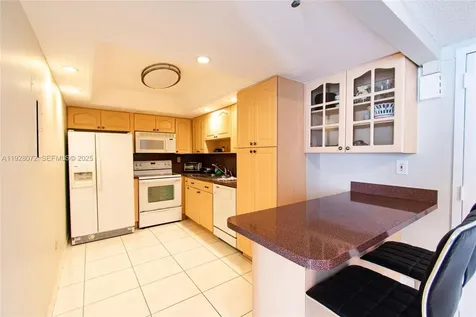1621 Collins Miami Beach FL 33139